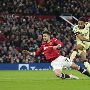 Pierre-Emerick Aubameyang of Arsenal shoots against Man Utd
