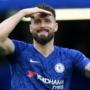 Giroud yet to decide over Chelsea future, claims agent