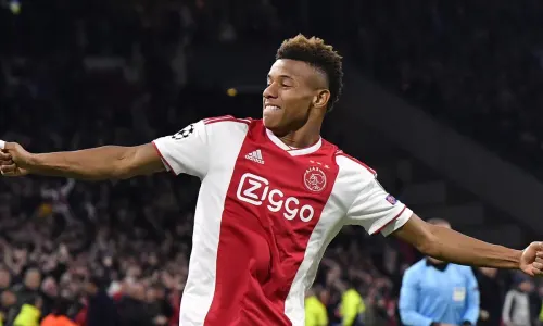 David Neres celebrates scoring a goal for Ajax against Juventus in the Champions League quarter-finals in the 2018/19 season.