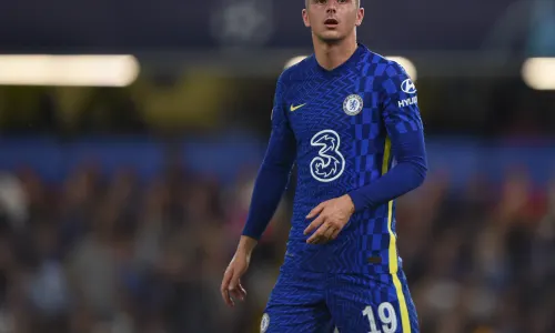 Mason Mount in action for Chelsea in the 2021/22 season