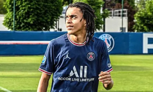 Ethan Mbappe in PSG training.
