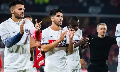 PSG's Carlos Soler claps fans after a Ligue 1 match in Reims