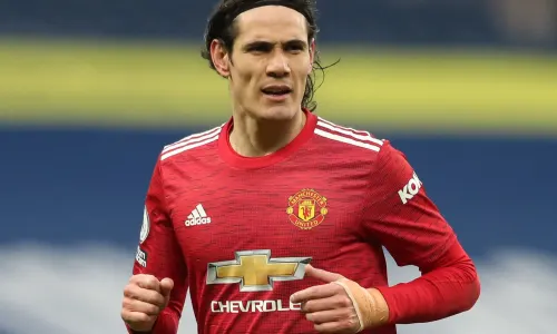 Man Utd ‘looking’ at striker position but want Cavani stay