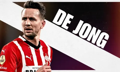 De toekomst van Luuk de Jong bij PSV is onzeker, zo meldt De Telegraaf. De aanvoerder, wiens aflopende contract nog niet is verlengd, twijfelt over zijn volgende stap en is daarom ook niet verschenen bij de eerste training van de club. Terwijl PSV...