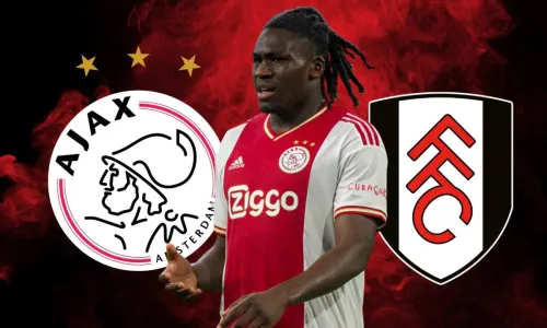 Vertrek Calvin Bassey bij Ajax lijkt nóg verder weg na geruchten over 'derde optie' Fulham