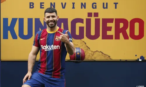 Aguero drops Messi stay hint during Barcelona presentation