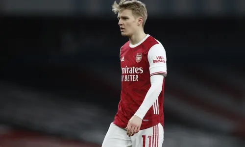 ‘He’s not getting the ball’ – Arsenal stars told to stop ignoring Odegaard