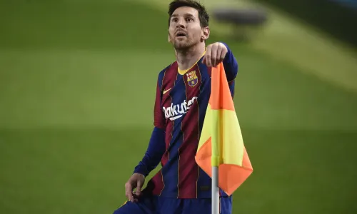 Pele praises in-demand Messi for his ‘rare’ love of Barcelona