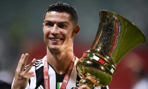 Ronaldo with the Coppa Italia