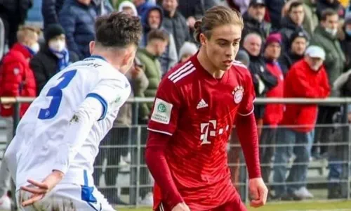 Kenan Yildiz in action for Bayern Munich's under-19s