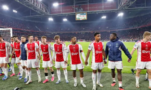 Spelers en zaakwaarnemers beklagen zich over Ajax: 'Fans stonden voor de deur in de P.C. Hooftstraat'