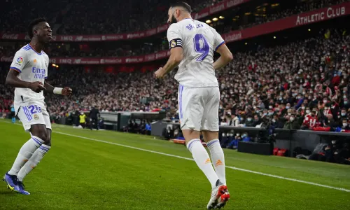 Benzema and Vinicius celebrate a Real Madrid goal in a LaLiga match vs Athletic.