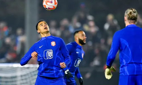 Cody Gakpo and Memphis Depay training with the Netherlands.