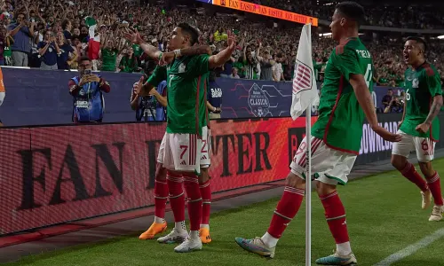 México celebrando gol contra Estados Unidos
