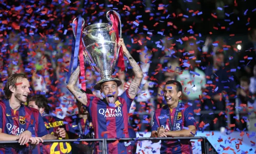 Dani Alves lifts the Champions League trophy for Barcelona in 2015/16