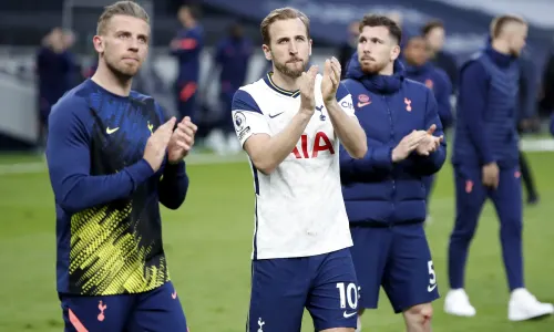 Spurs boss Mason reacts to Kane lap of honour as Man Utd and Chelsea links persist