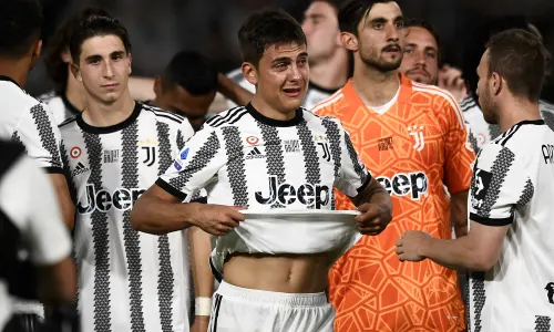 Paulo Dybala crying