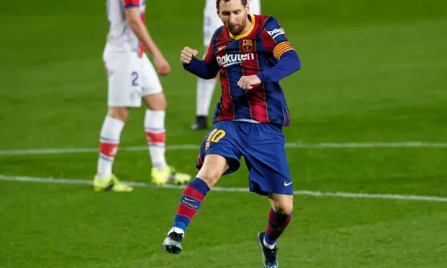 How the Super League collapse helps and hinders Barcelona’s plan for Messi extension