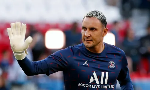 Keylor Navas in action for PSG.