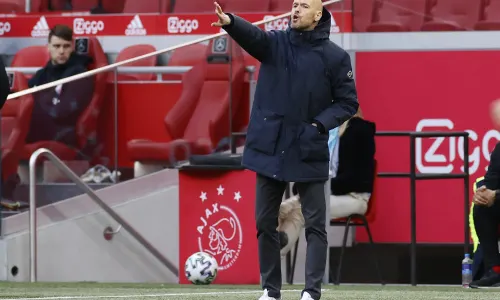 Tottenham target Erik ten Hag signs a deal to remain Ajax head coach
