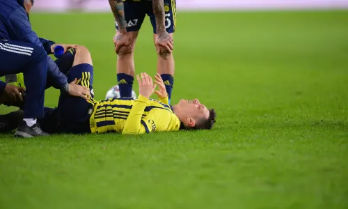 Ozil stretchered off as Fenerbahce nightmare continues