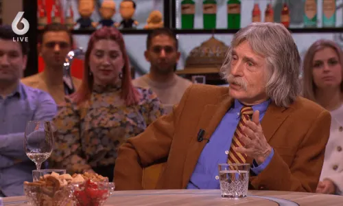 Johan Derksen: 'Het is belachelijk dat Ajax toestaat dat er zo’n Griek daar plotseling rondloopt'