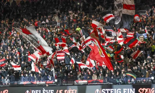 'Na Van der Wiel, Blind en Ziyech laten Ajax-fans weer een speler keihard vallen'