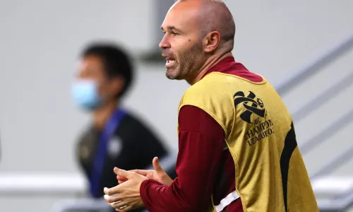 Andres Iniesta extends his contract at Vissel Kobe, will play until 39