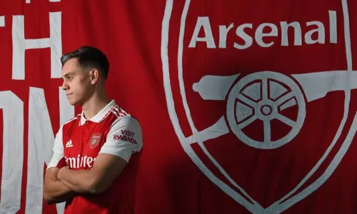 Leandro Trossard joins Arsenal from Brighton