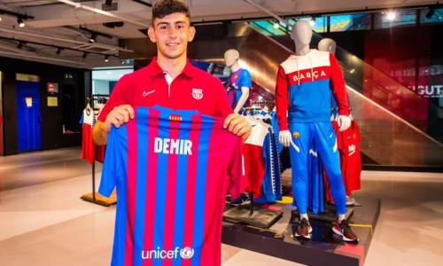 Yusuf Demir signs for Barcelona