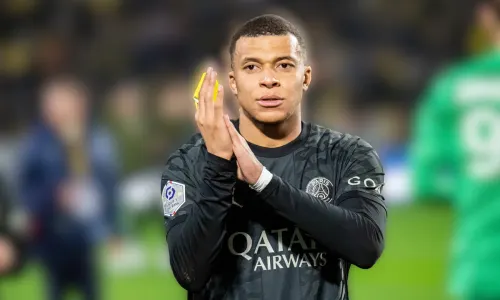 Kylian Mbappe claps PSG's fans after Nantes Ligue 1 match