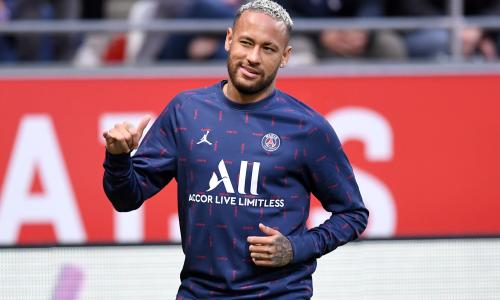 Neymar warms up ahead of PSG's Ligue match against Reims