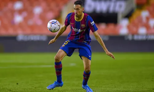 Barcelona identify three potential Sergio Busquets replacements