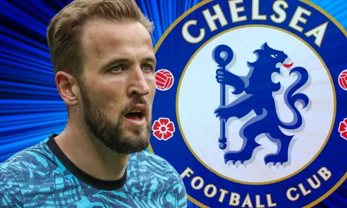 Harry Kane and the Chelsea badge, set against an abstract blue background