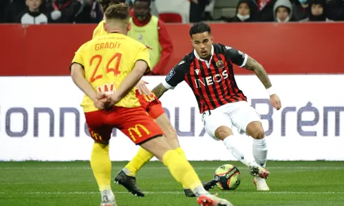 Justin Kluivert playing for Nice against Lens in Ligue 1, 2021/22