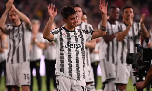 Paulo Dybala crying