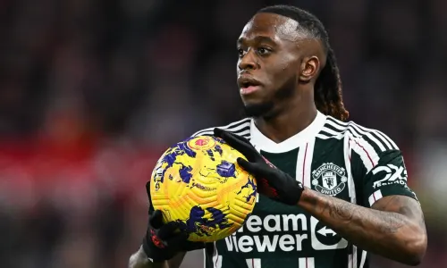 Aaron Wan-Bissaka prepares to take a throw in for Man Utd against Nottingham Forest in the Premier League