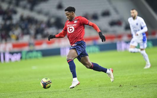 Jonathan David playing for Lille against Troyes in Ligue 1