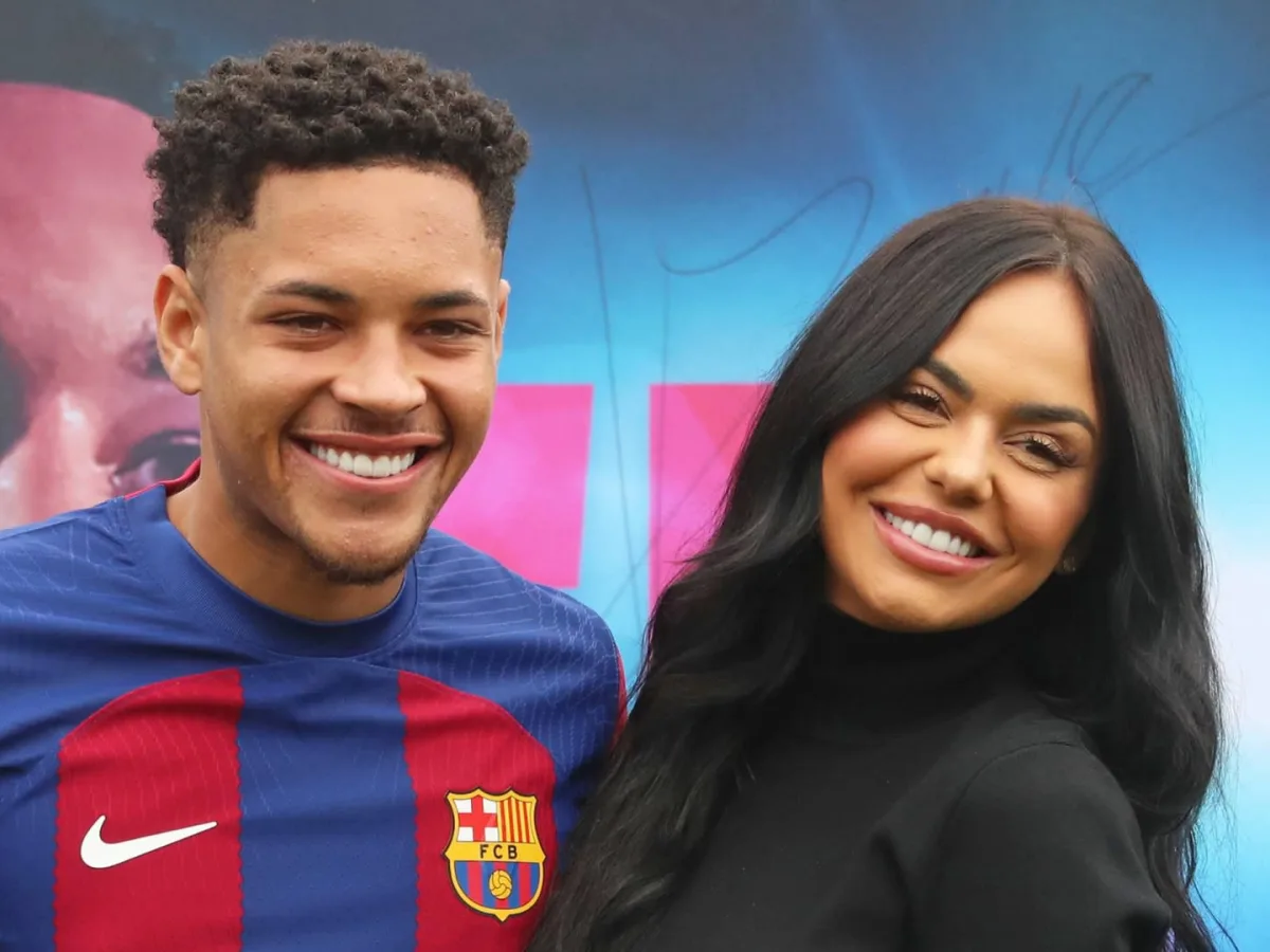 Vitor Roque's wife Dayana Lis posts cryptic 'EVIL' message after Barcelona  exit | FootballTransfers US