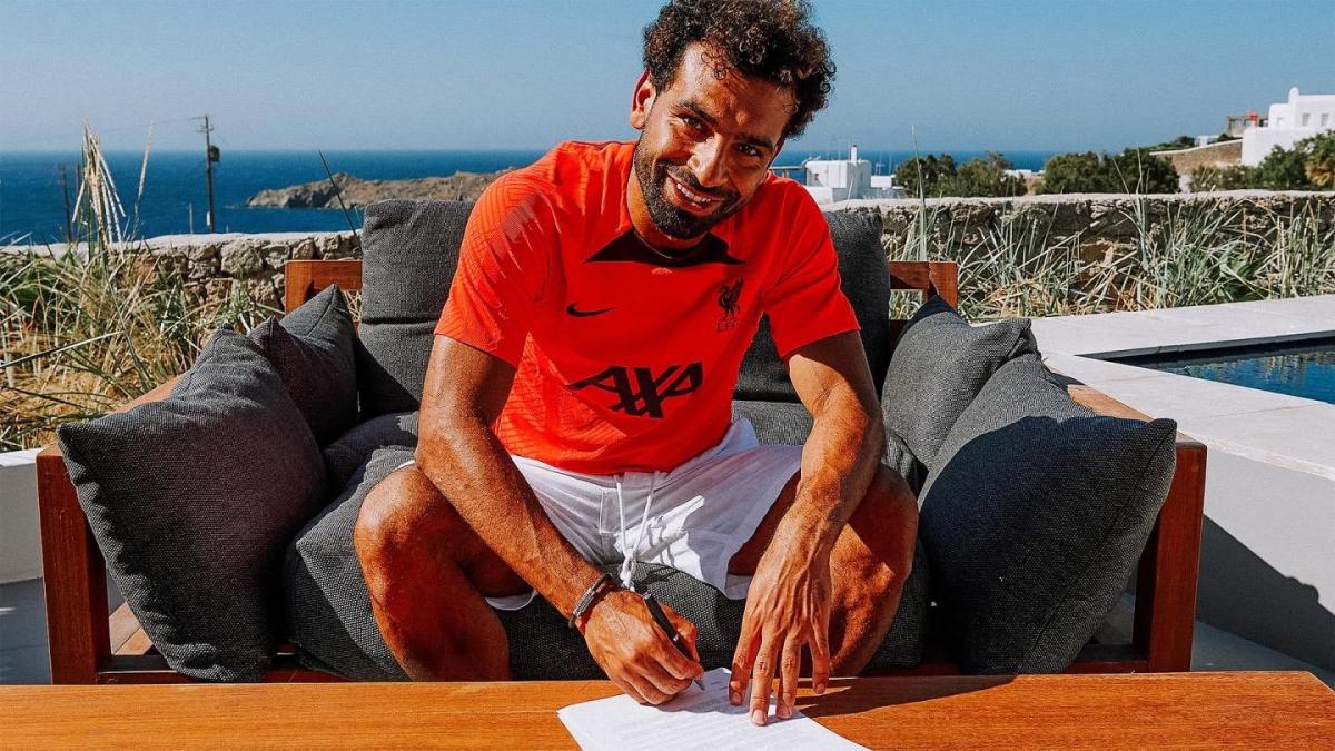 Mohamed Salah signs new contract