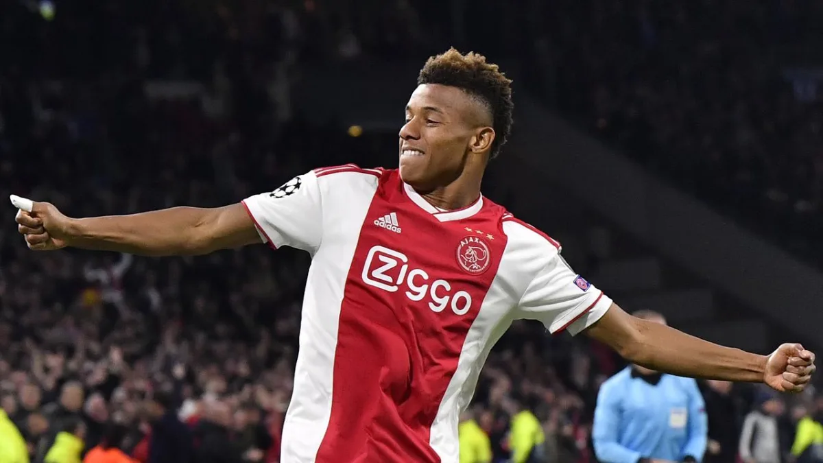 David Neres celebrates scoring a goal for Ajax against Juventus in the Champions League quarter-finals in the 2018/19 season.