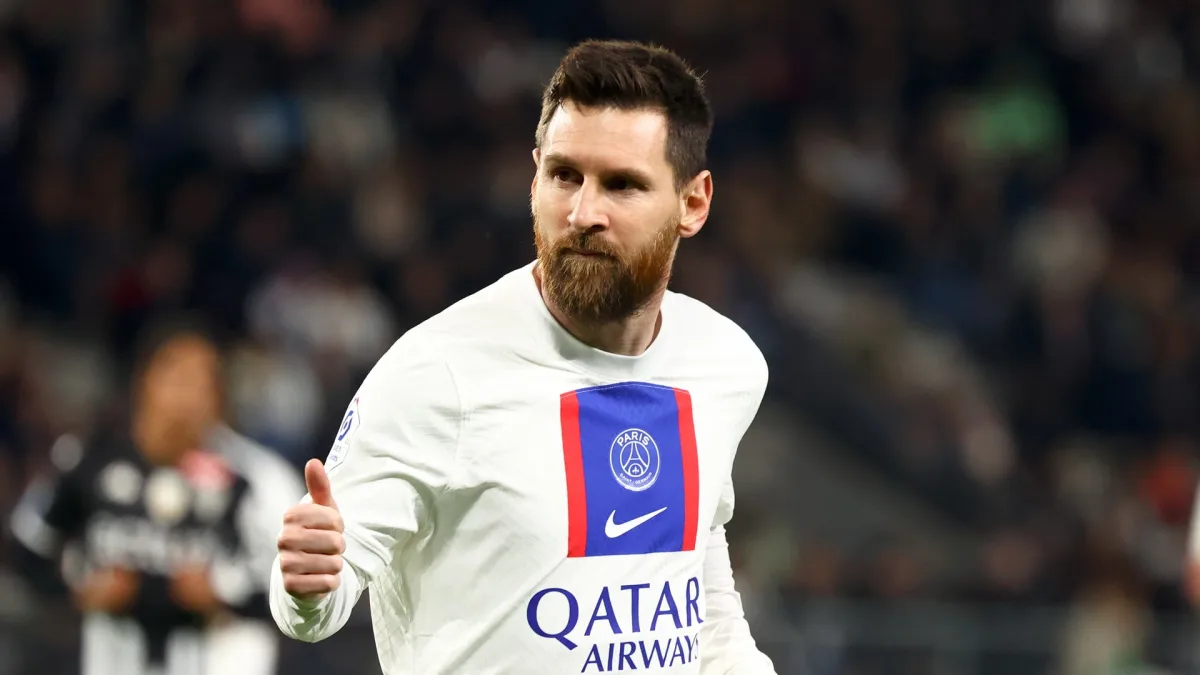 Lionel Messi playing for PSG against Angers.