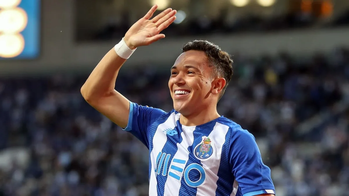 Pepê playing for Porto