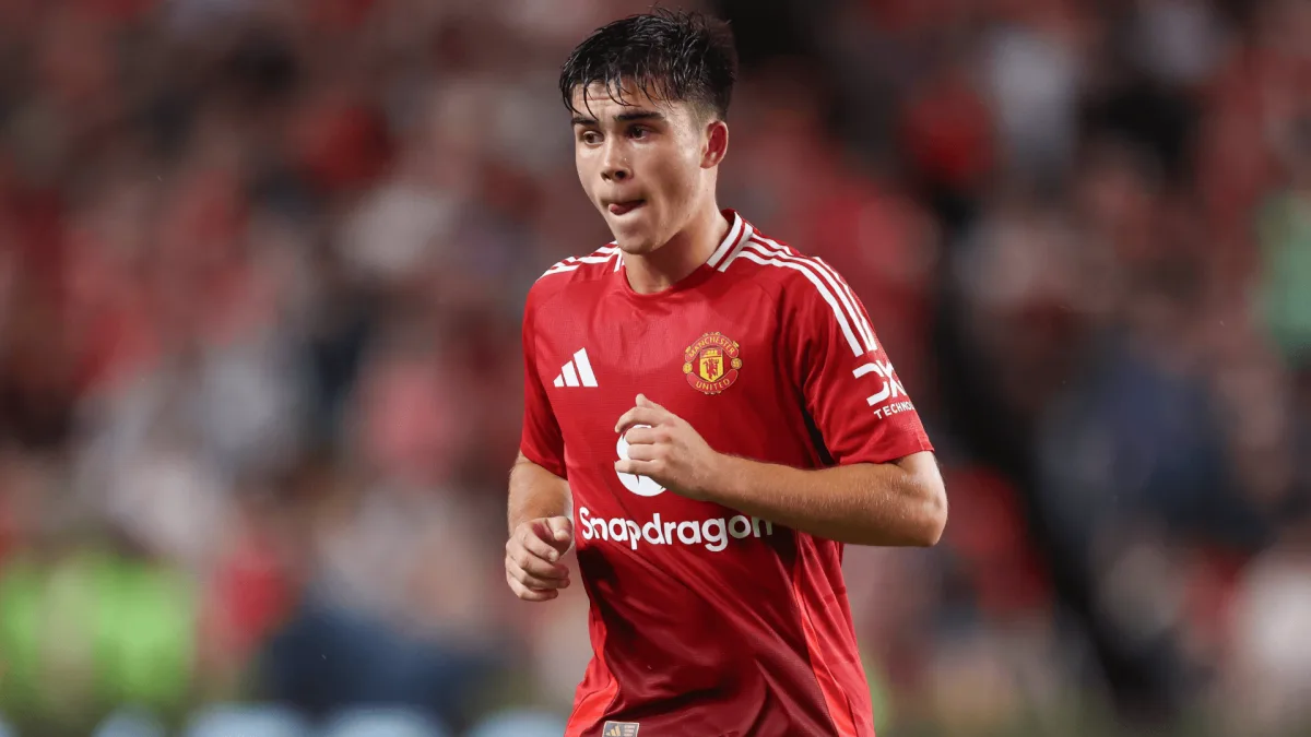 Man Utd transfer news: Amass and Collyer set to stay for new season ...