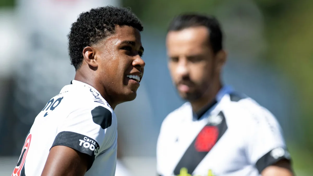 Andrey Santos in action for Vasco da Gama.