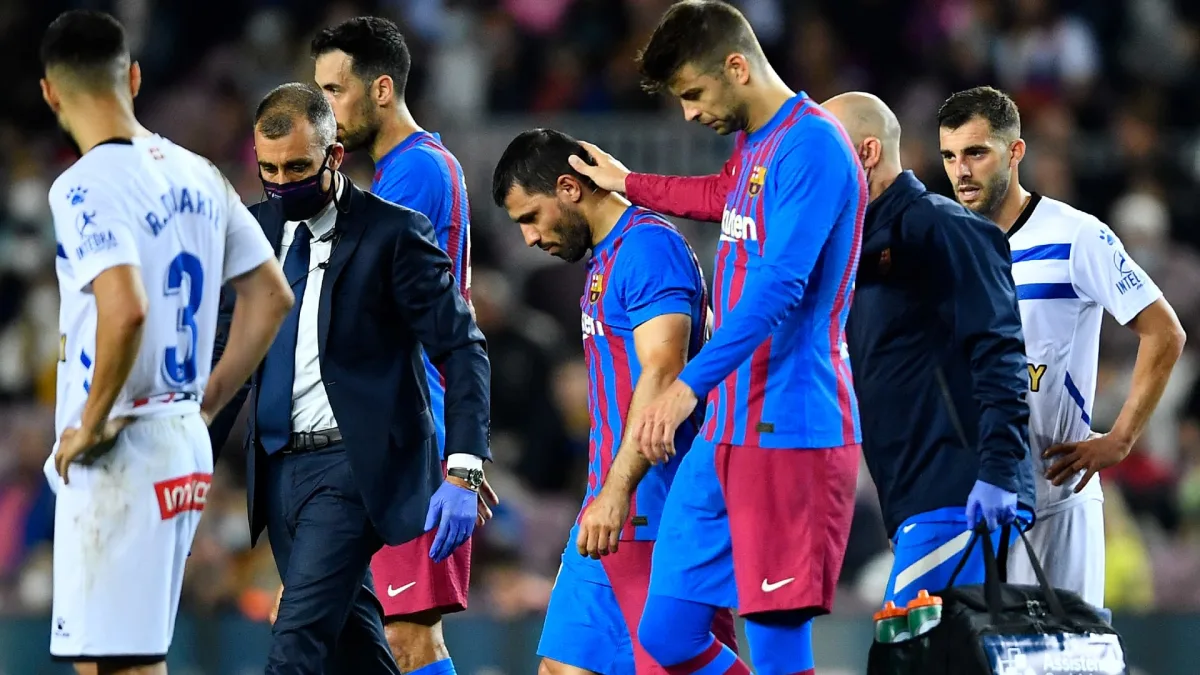 Barcelona's Sergio Aguero goes off against Alaves suffering from breathing issues