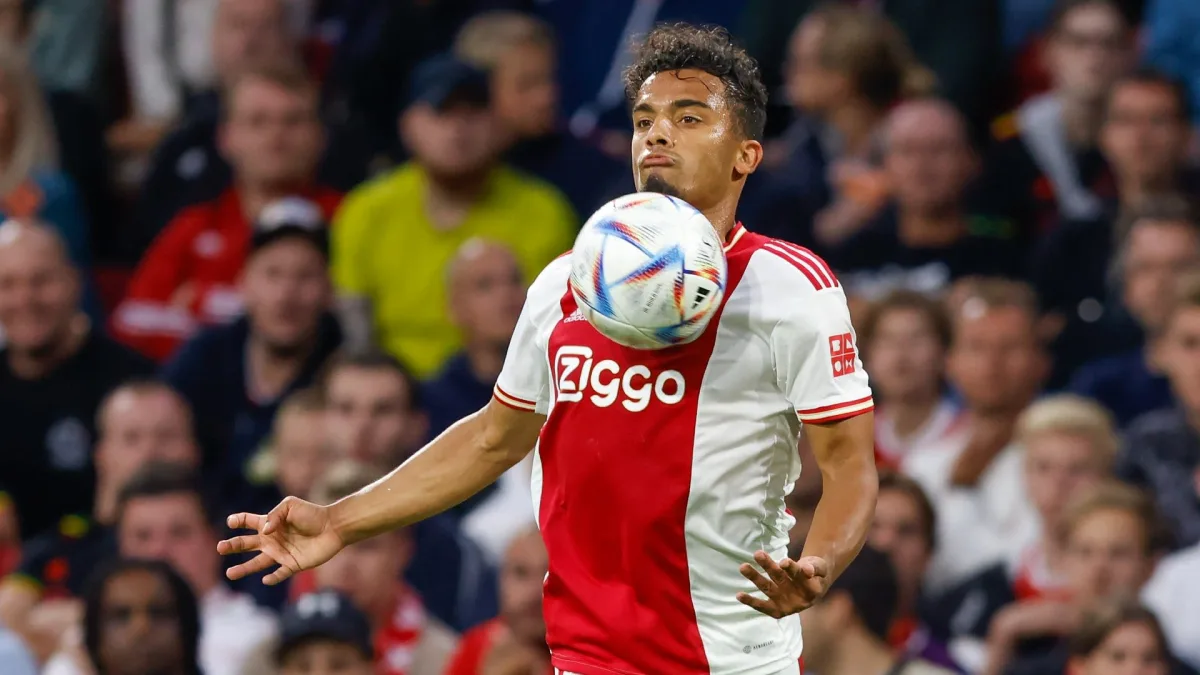 Owen Wijndal plays for Ajax in a friendly