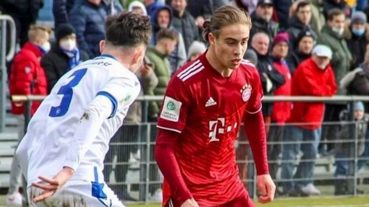 Kenan Yildiz in action for Bayern Munich's under-19s