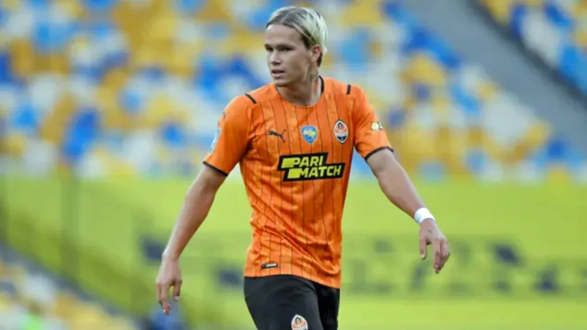 Mykhaylo Mudryk in action for Shakhtar Donetsk.