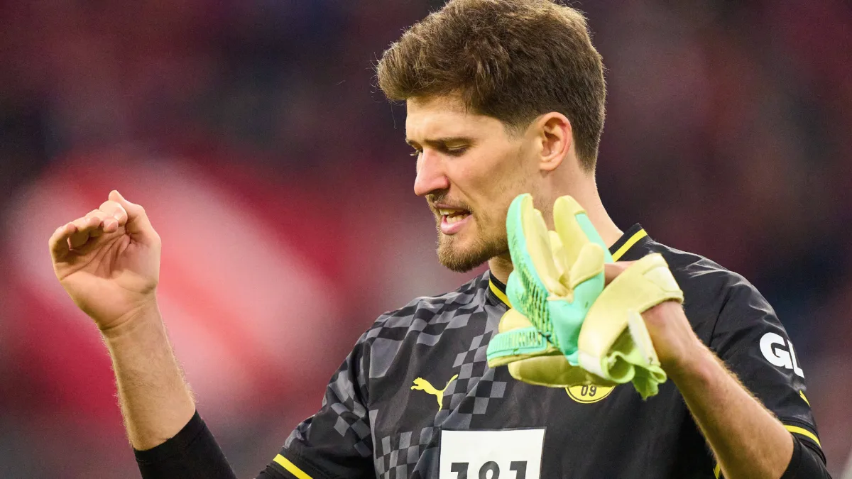 Borussia Dortmund goalkeeper Gregor Kobel